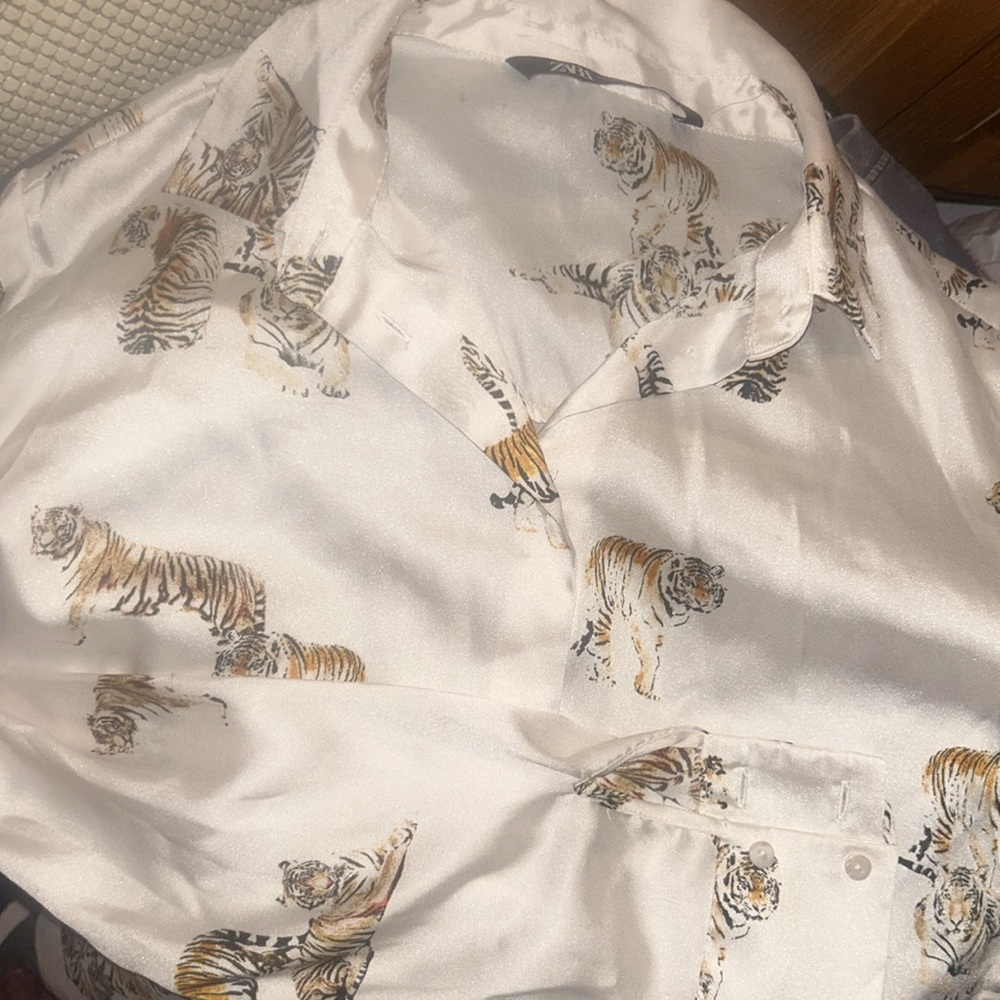 MUST SEE!! NWOT ZARA TIGER BUTTON down BLOUSE SATIN. ~GUCCI vibes**COOLEST!!!